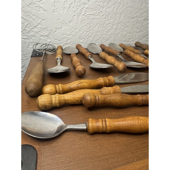 Old Homestead 22 Pc Flatware Set Wooden Handle MCM Stainless Taiwan Cutlery - Picture 4 of 11